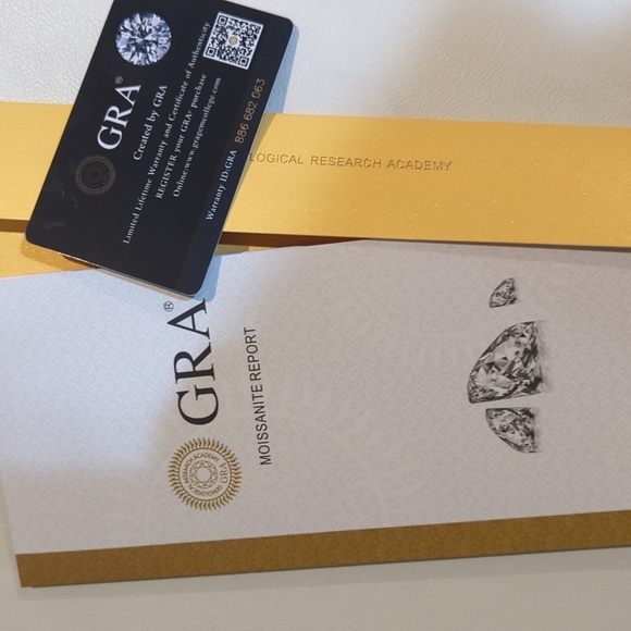 Moissanite pink heart necklace in case with GRA report and cleaning cloth - Picture 7 of 11